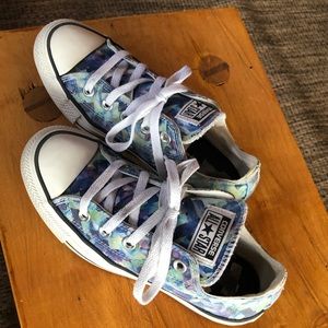 Converse Allstar Sneakers, blue green purple kaleidoscope pattern Women’s 6.5
